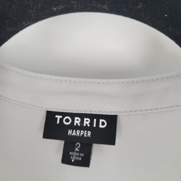 Torrid Gray Roll Tab Sleeve Collared Pocket Blouse Women's Plus Size 2X - Picture 2 of 6